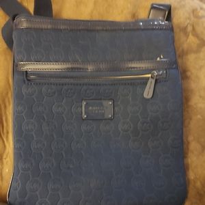 Micheal kors crossbody bag